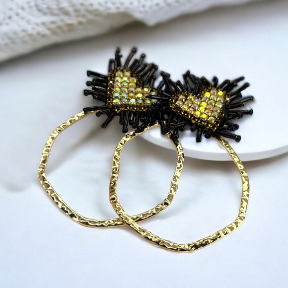 Heartfelt Glam: NWT Black & Gold Beaded Heart Earrings for Love & Style! - Picture 1 of 6